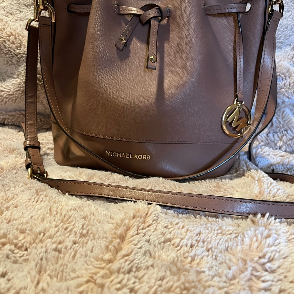 Michael Kors Tan Leather Shoulder Bag - Picture 5 of 9